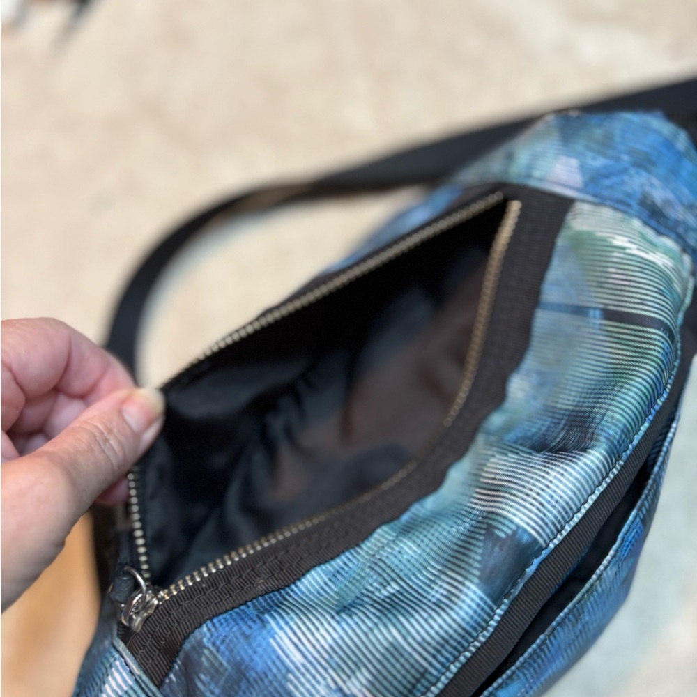 Lululemon Athletica Abstract Blue Crossbody Bag - Picture 6 of 13